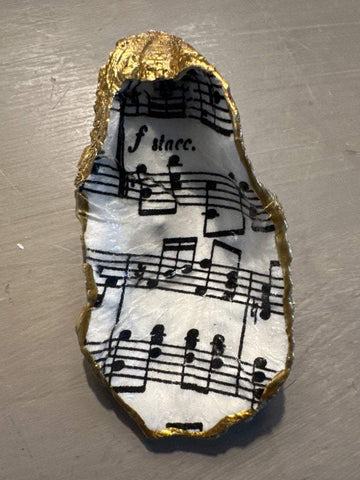 Musical oyster magnet