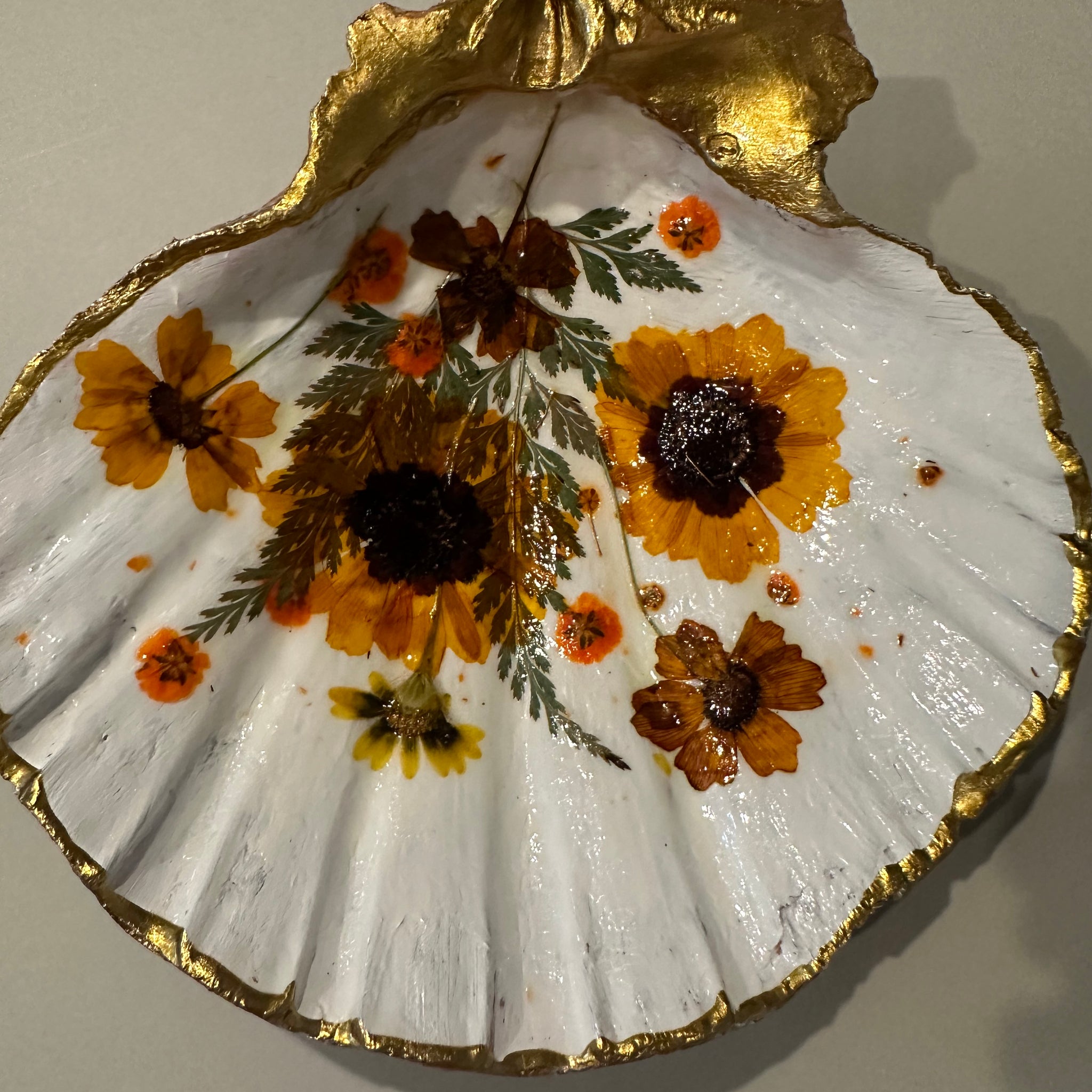 Large yellow flower scallop shell trinket dish