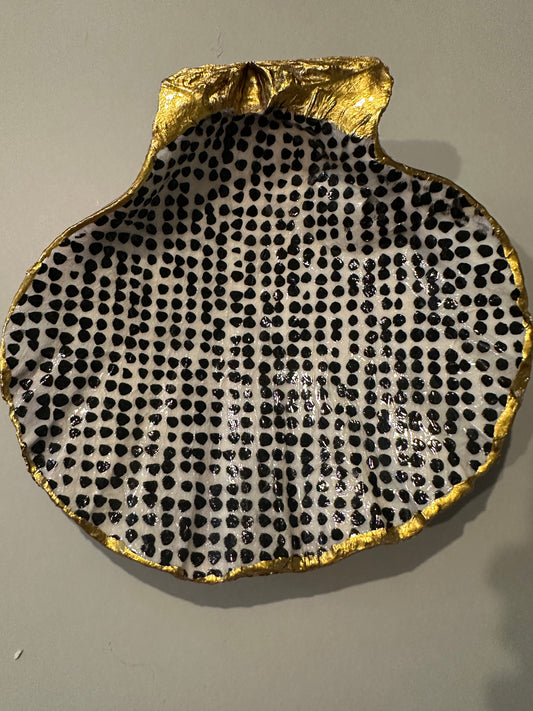 Jumbo black dot scallop shell trinket dish